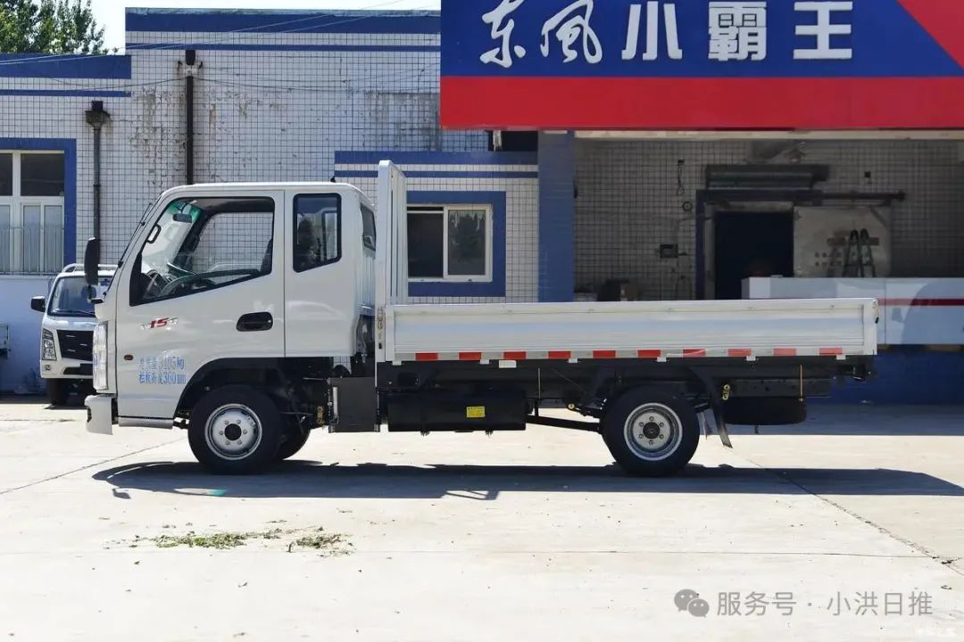 后双胎首选小卡东风小霸王W15:小微物流的“装货小能手”(图3) 东风 小霸王W15 1.6L 123马力 汽油 3.78米排半栏板小卡(EQ1031S60Q6)外观